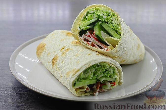 лаваш, крабовые палочки, капуста белокочанная, майонез, огурцы, соль, перец чёрный молотый