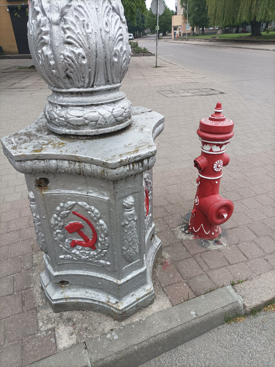 Символы прошлых периодов города здесь сочетаются сплошь и рядом. Фото из личного архива.