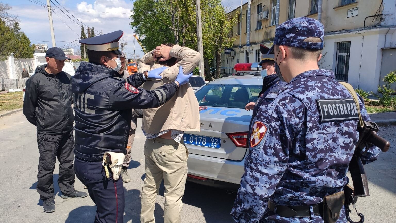 Пресечение нарушения. Полицейский Росгвардии. Росгвардия полицейский водитель. ДПС ОМОН. Полиция ДПС ОМОН.