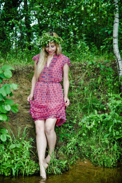 На Ивана Купала девушки плетут венки