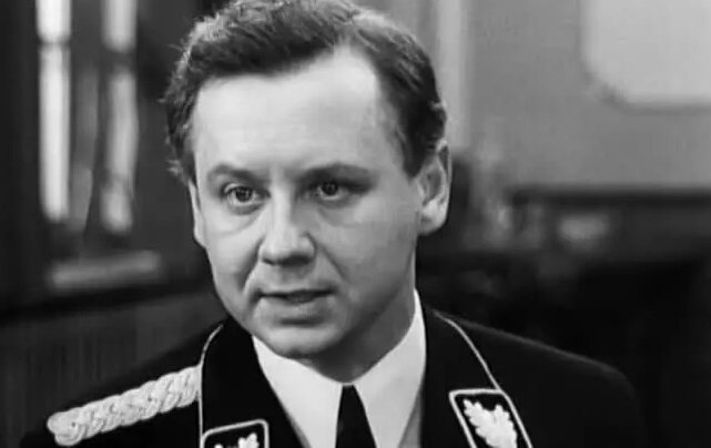 О.П. Табаков в роли В. Шелленберга в фильме "Семнадцать мгновений весны". Кадр из открытого доступа в Интернете.