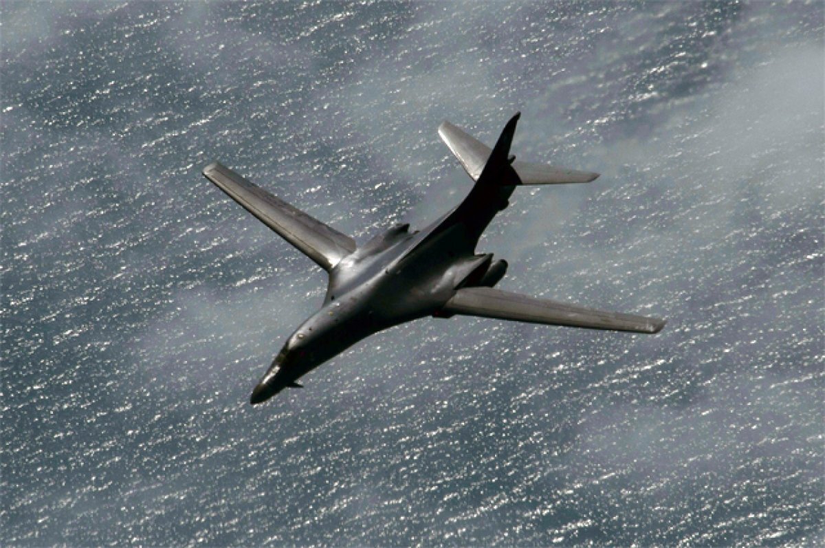    Бомбардировщик-ракетоносец B1B Lancer над Балтикой
