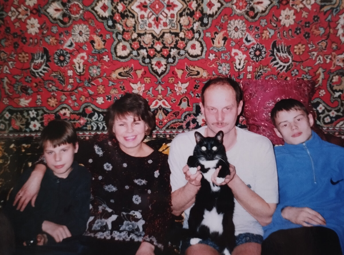 Надя со своей семьёй