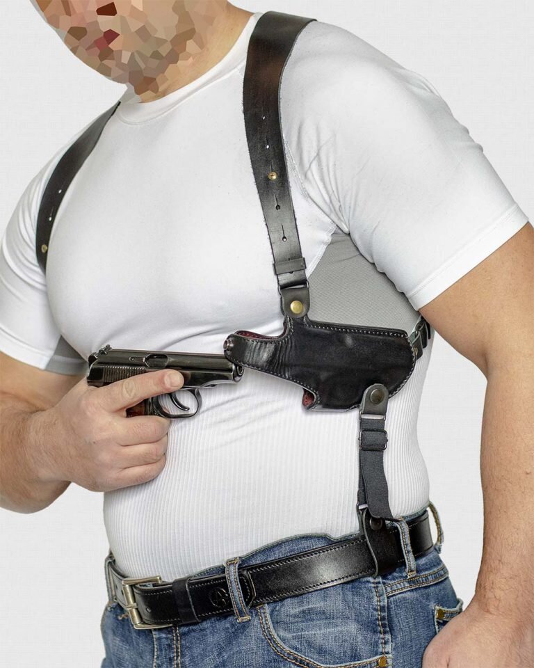 Плечевая кобура.
