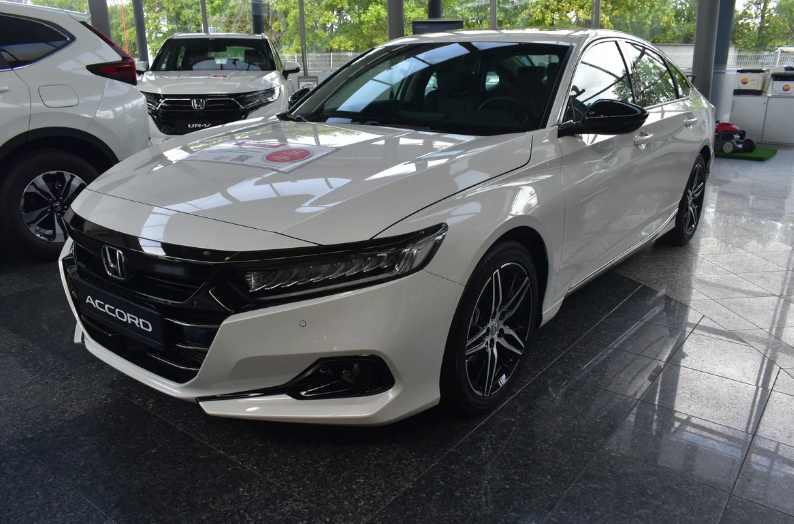 10-й Хонда Аккорд по цене 5 млн. В Китае уже продают 11-й по цене 2.2-2.7 млн.