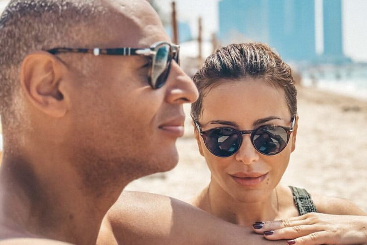     «Я люблю»: Ани Лорак в купальнике с глубоким декольте отдохнула с бойфрендом на яхте в Эмиратах