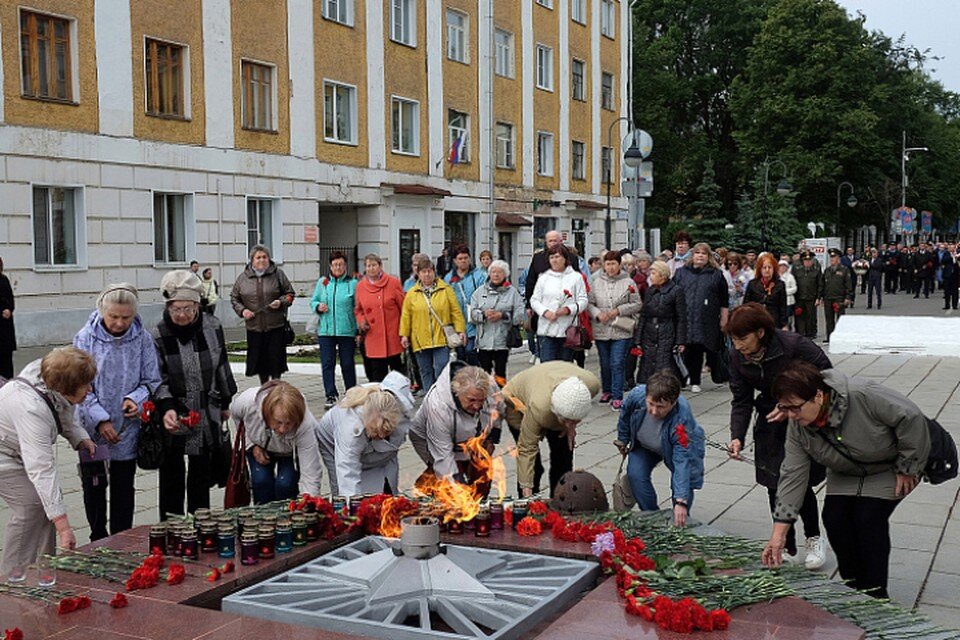 Рисунок ветеран у вечного огня