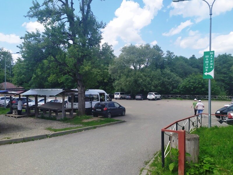 Парковка у монастыря