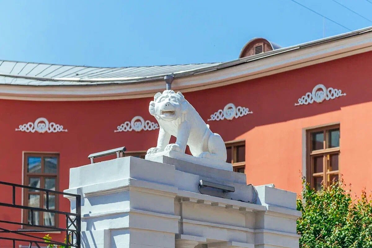 Мастер не видел настоящих львов и сделал что-то среднее между львом и бегемотом. Фото: Про Мой район