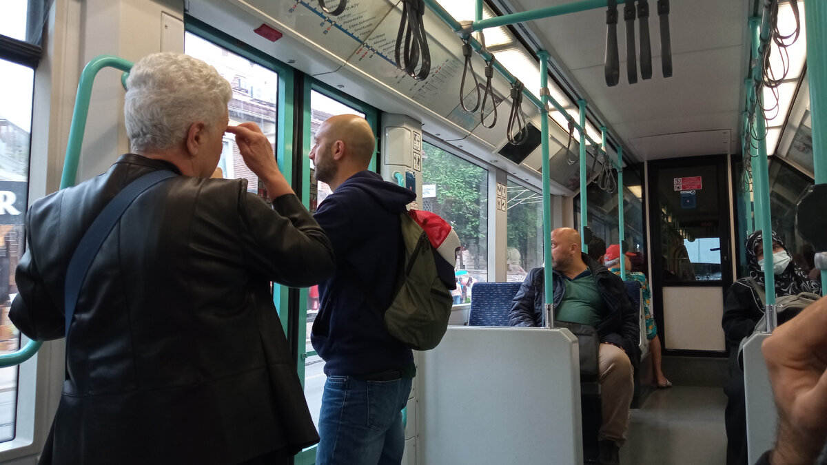 В турецком автобусе разговоры пассажиров не бесят ->