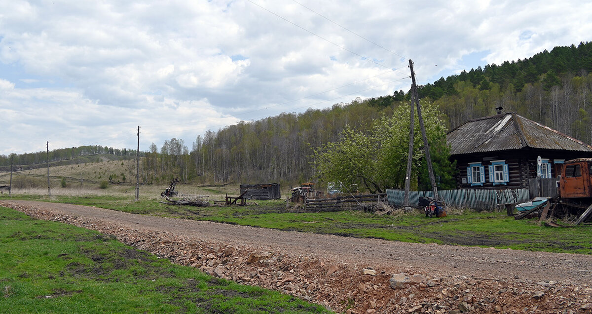 Вот так одиноко стоят дома, в которых никто не живет