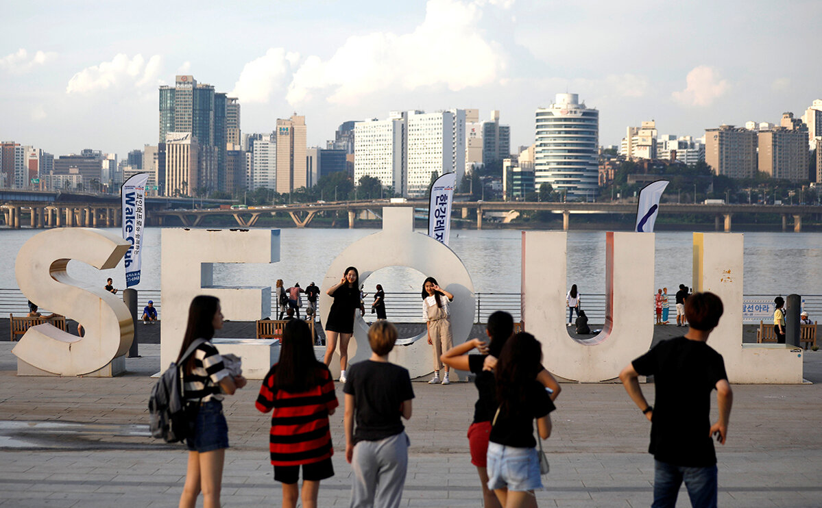 набережная главной реки Сеула - Хан в городском парке Ханган