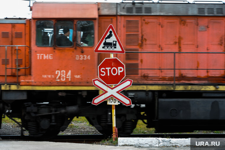    Автобус выехал на пути, хотя ему горел красный