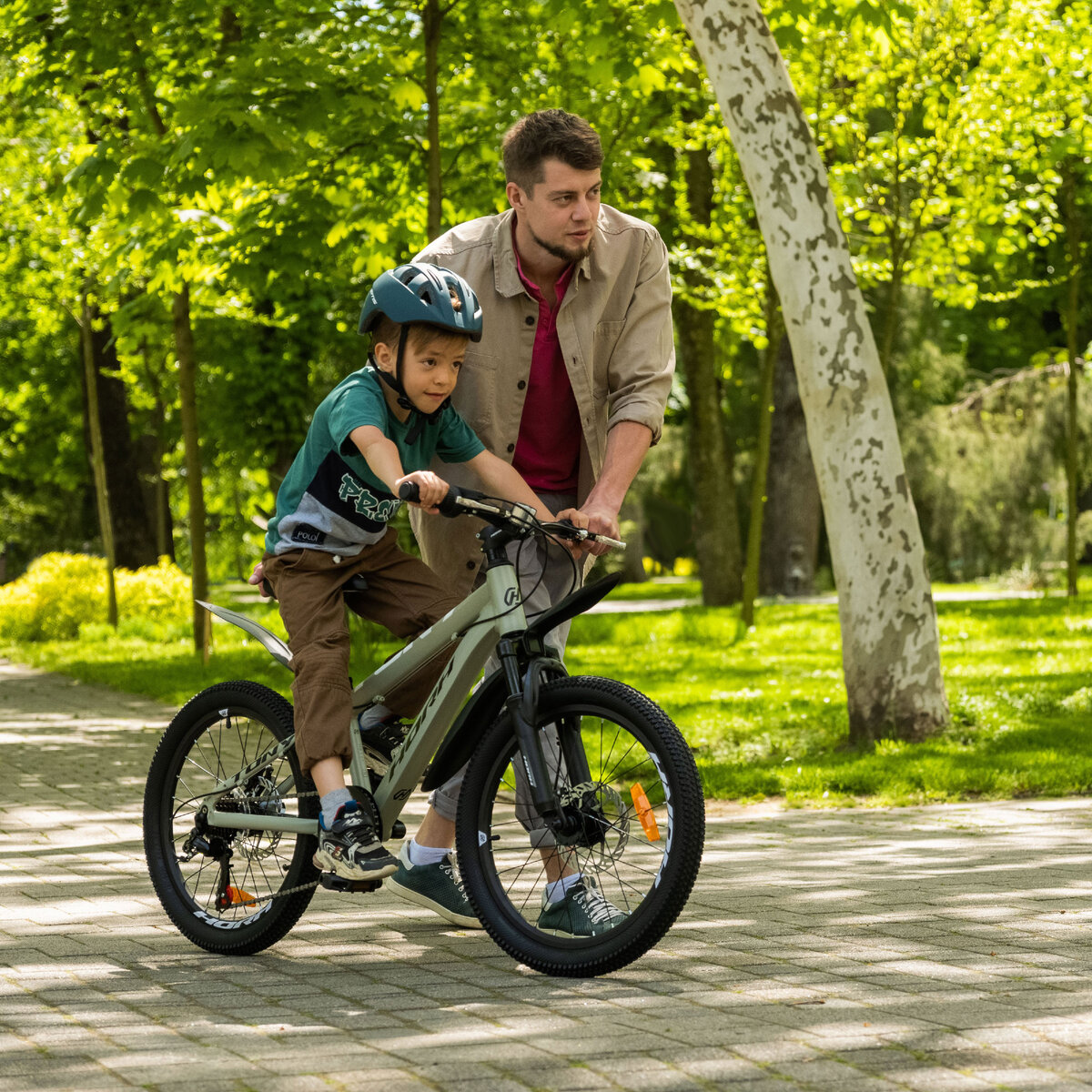 Bike center велосипеды. Дети с велосипедом. Велосипедист ребенок. Байк для 12 лет. Безопасность детей на велосипедах и самокатах.