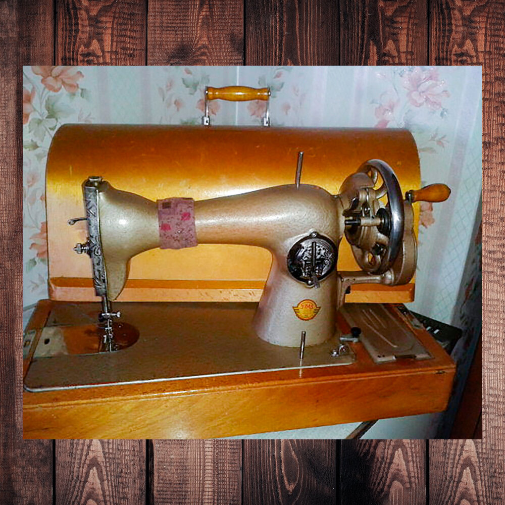 Ручная швейная машинка пмз. Швейная машинка Зингер ПМЗ. Подольская швейная машина ручная с2860645. Детская швейная машинка ПМЗ. Швейная машинка СССР ПМЗ.