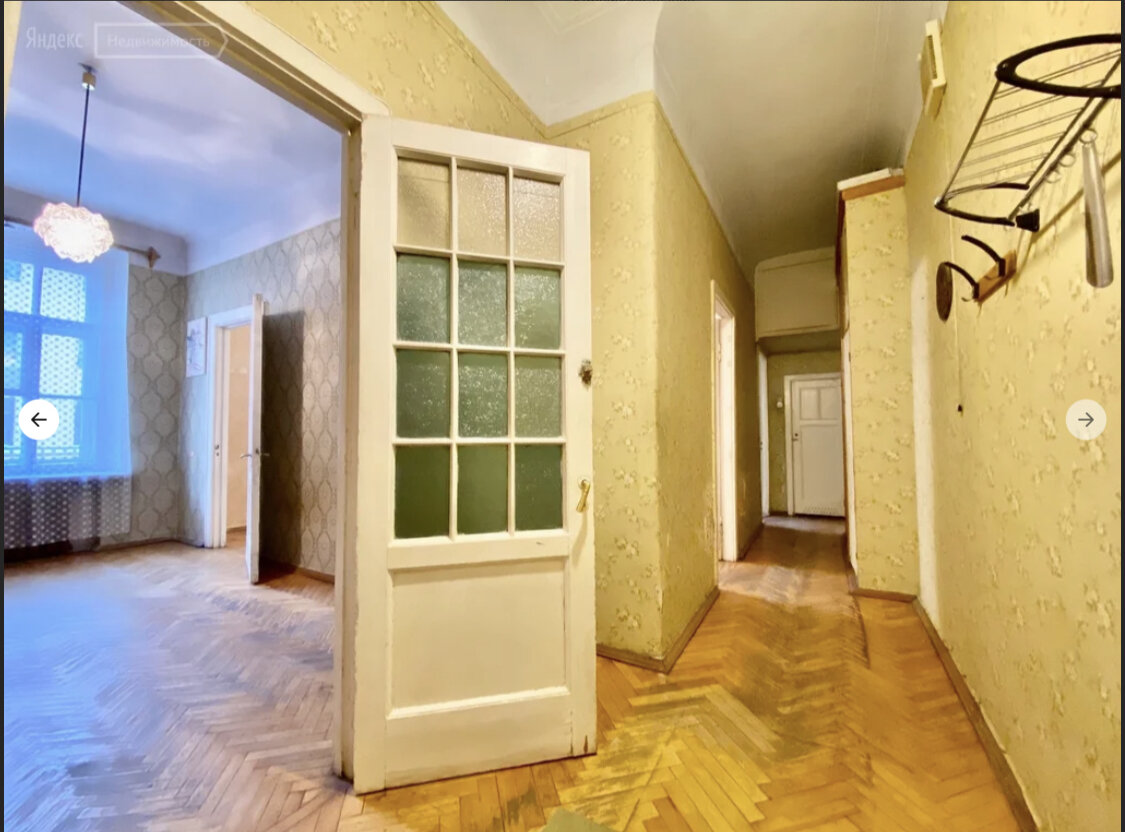 Дореволюционный кооперативный дом, где в советское время по соседству с ...