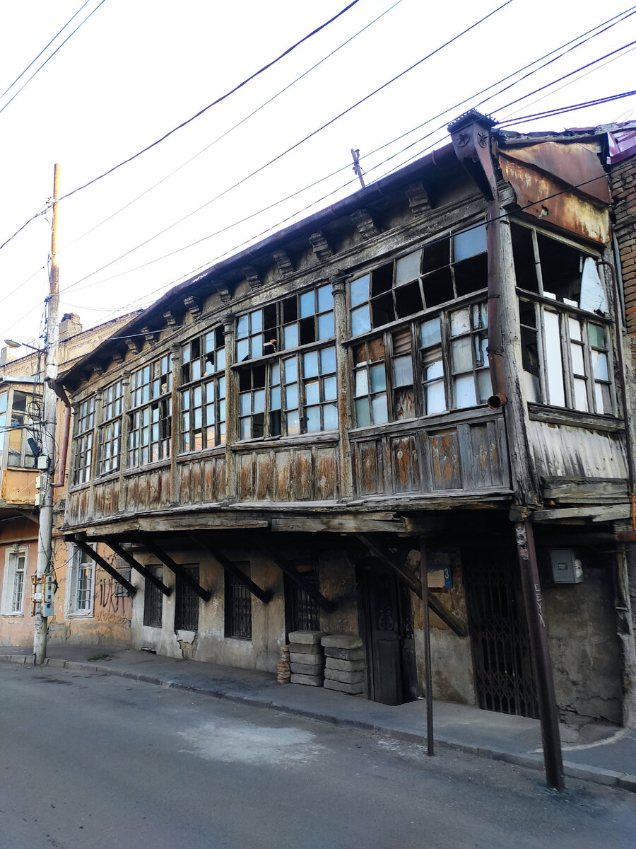 25 грузинских лари в тенге