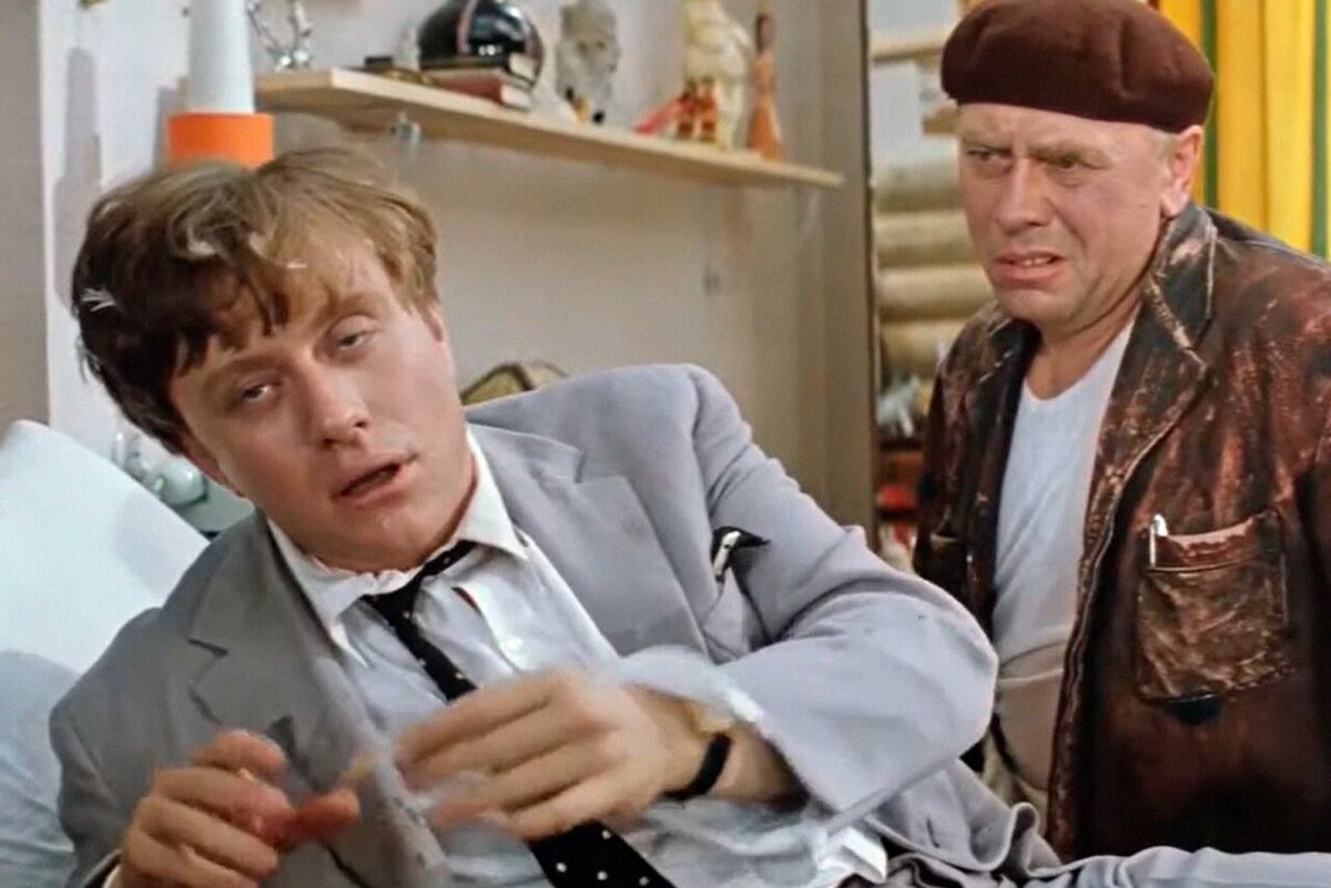 "Мне надо еще принять ванну и выпить чашечку кофе..."