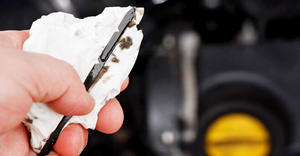 Почерневшее масло на щупе