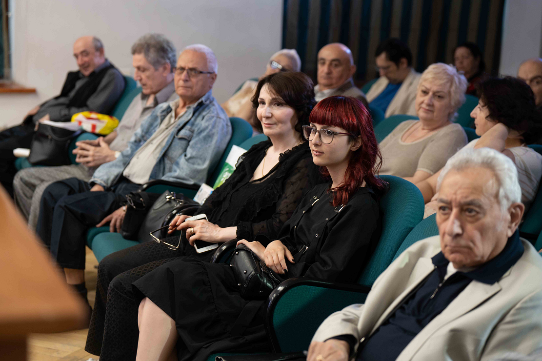 Недавно состоялось очень значимое для меня событие. Была издана моя книга «Армянский мир Александра Ерканяна». В Москве состоялись две её торжественные презентации. Но обо всём по порядку.-13