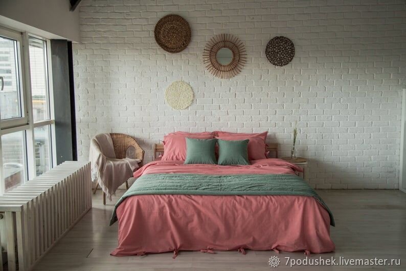 Все отсюда: https://www.livemaster.ru/item/38386096-dlya-doma-i-interera-pokryvala-sashe-na-krovat-steganoe-pokry