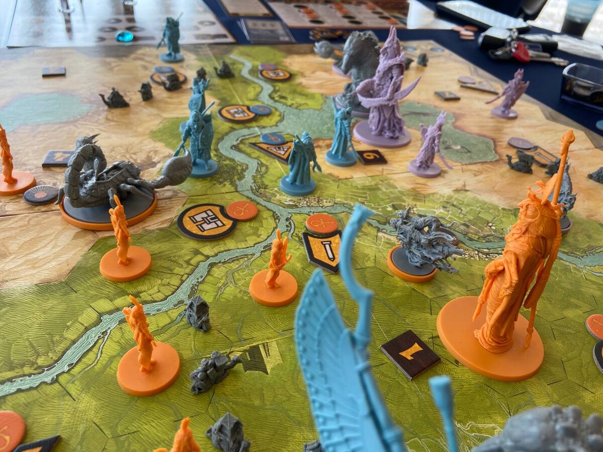 С Настолио - выглядит очень круто, конечно