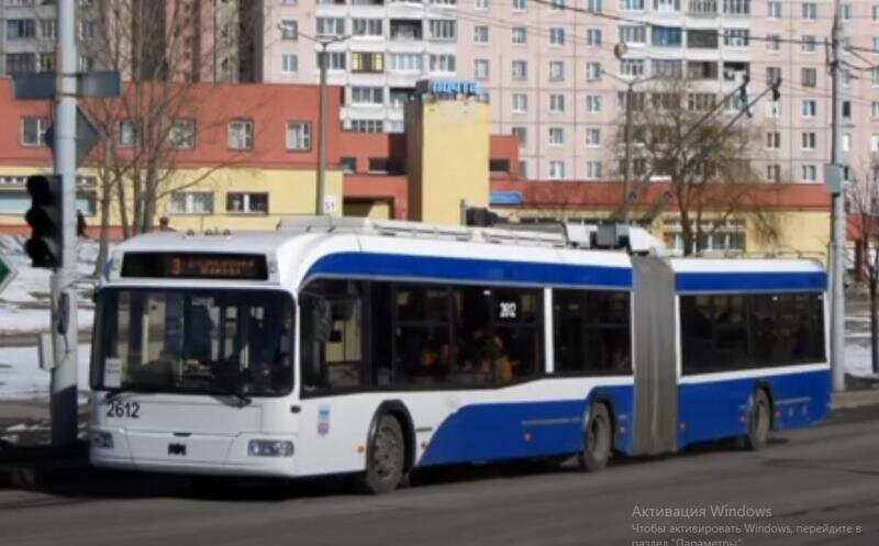 В крупных городах активно переходят на электробусы, ломая при этом давно сложившуюся инфраструктуру, созданную под троллейбусы. Оправданы ли такие действия? Ведь существуют и альтернативные варианты.