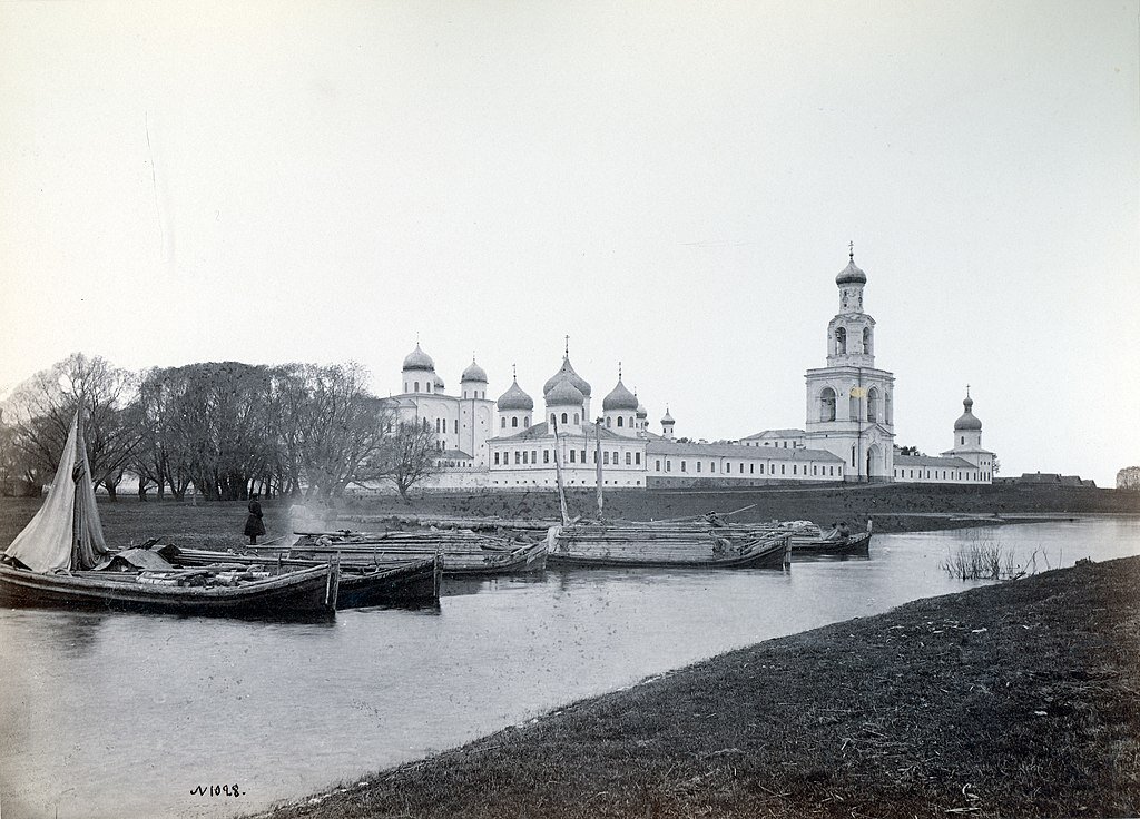 Юрьев монастырь в середине 1880-х годов. (фото из статьи энциклопедии «Юрьевский монастырь», Авторство: Барщевский И.Ф.. https://www.archeo.ru/struktura-1/nauchnyi-arhiv/vystavki/O%20489-36.pnghttps://pastvu.com/p/217737, Общественное достояние, https://commons.wikimedia.org/w/index.php?curid=125762996)