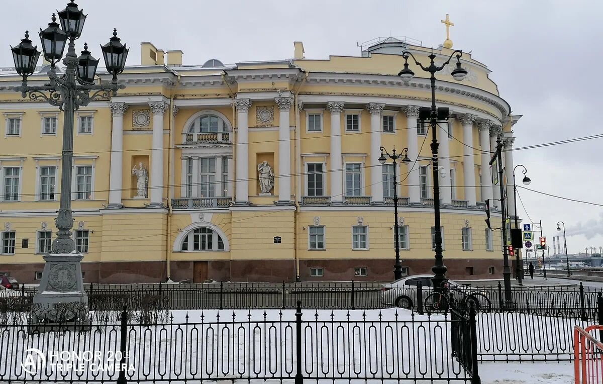 Здание Сената. Английская наб. 2.