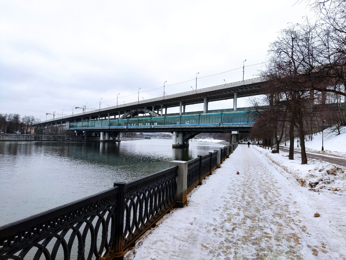 Вид с Воробьевской набережной