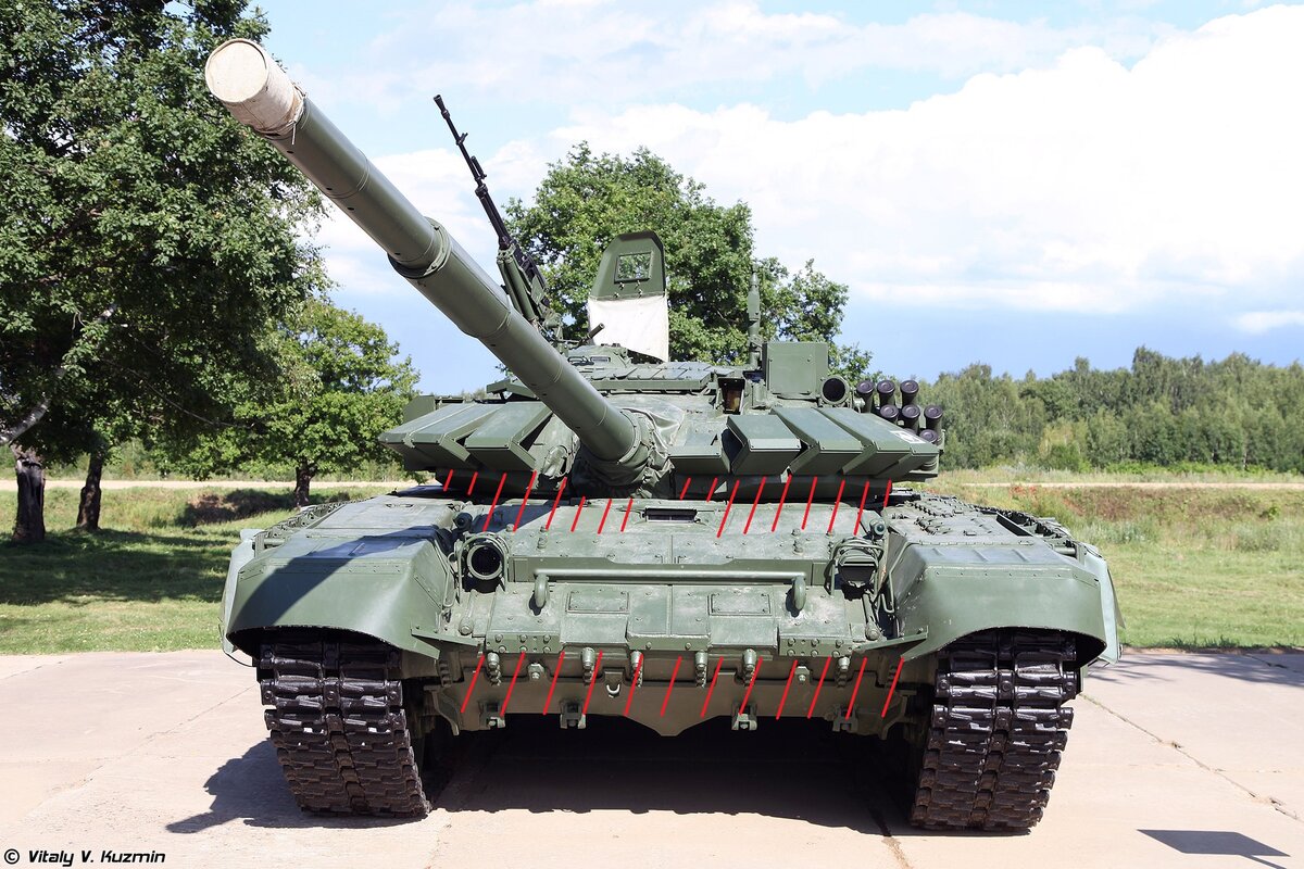 Штриховкой отмечены зоны корпуса и башни Т-72Б3 не прикрытые ДЗ. Фото Виталия Кузьмина