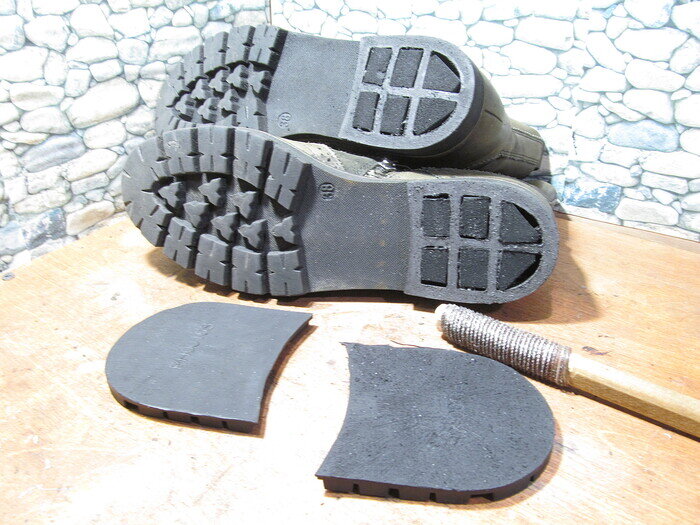 Подошва стоимости. Подошва для ремонта обуви. Противоскользящие набойки на подошву. Металлические набойки на каблуки мужские. Металлические набойки на обувь.
