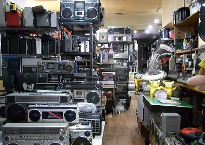 Комиссионный магазин СССР (иллюстрация из открытых источников)