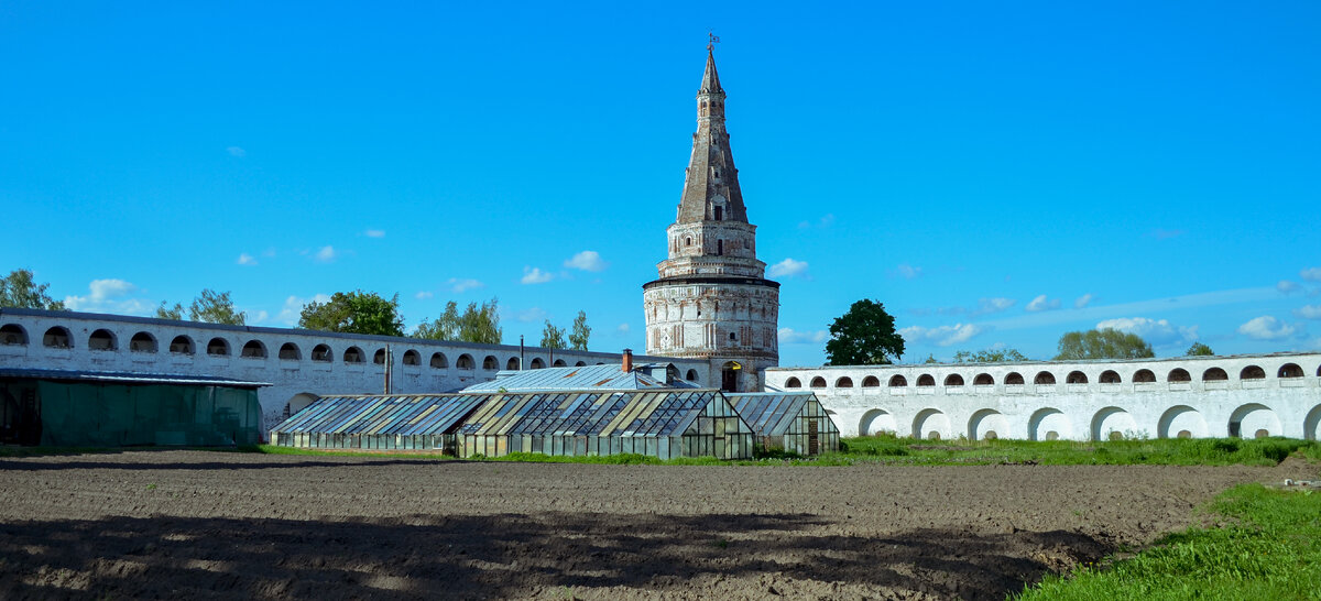 Кузнечная башня монастыря
