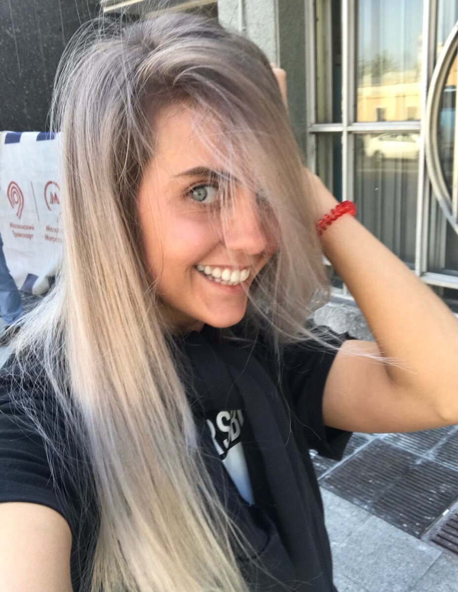 А вот этот блонд я испортила синим тоником