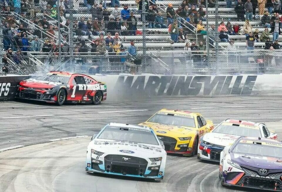    NASCAR запретила гениальный трюк с обгоном по стенеNASCAR