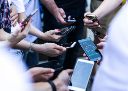    В ЛНР полностью запретили мобильный интернет и исключили эту услугу из тарифных планов