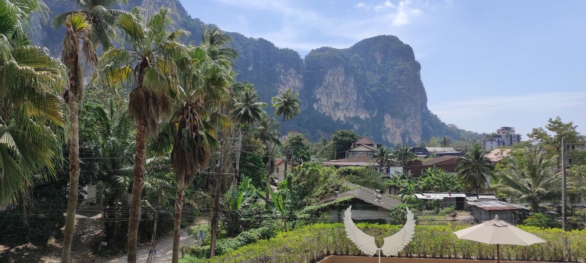 Скала в Аонанге. Вид из отеля Centra by Centara 