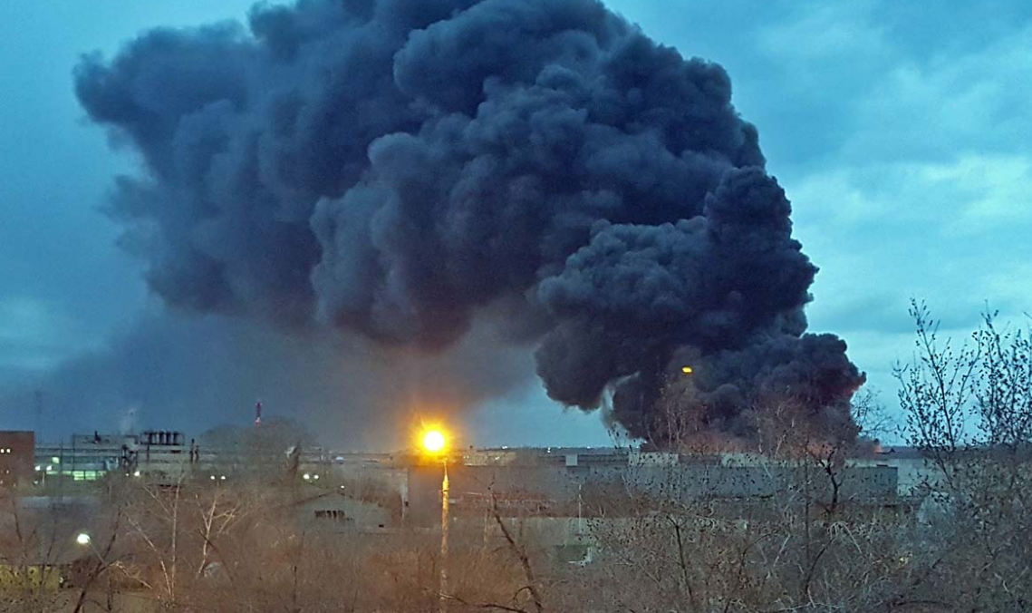 Этот пожар был достаточно близко к нашему дому. От звука «хлопка» нам пришлось чуть-чуть пораньше подняться на работу...