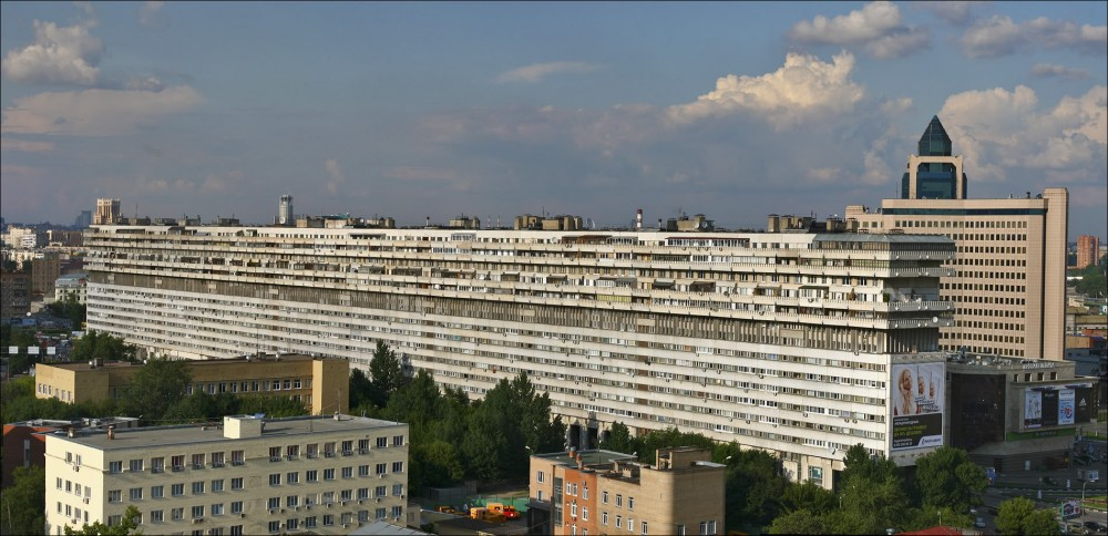 Лежачий небоскреб. Дом корабль на Тульской дом атомщиков. Дом атомщиков дом корабль Тульская 2. Здание атомщиков на Тульской. «Дом атомщиков» на Тульской (большая Тульская улица, 2)