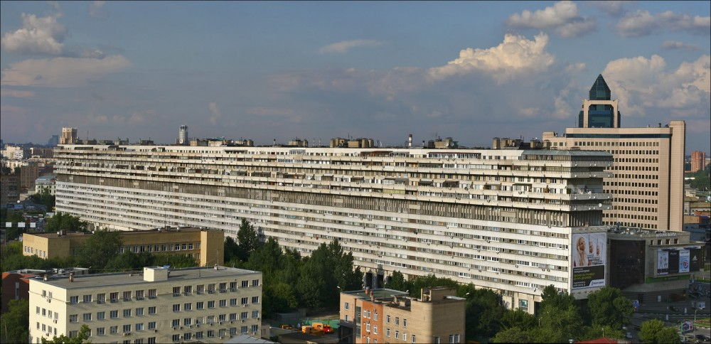 Самый длинный дом в москве. Дом корабль на Тульской дом атомщиков. Дом атомщиков дом корабль Тульская 2. Здание атомщиков на Тульской. «Дом атомщиков» на Тульской (большая Тульская улица, 2).