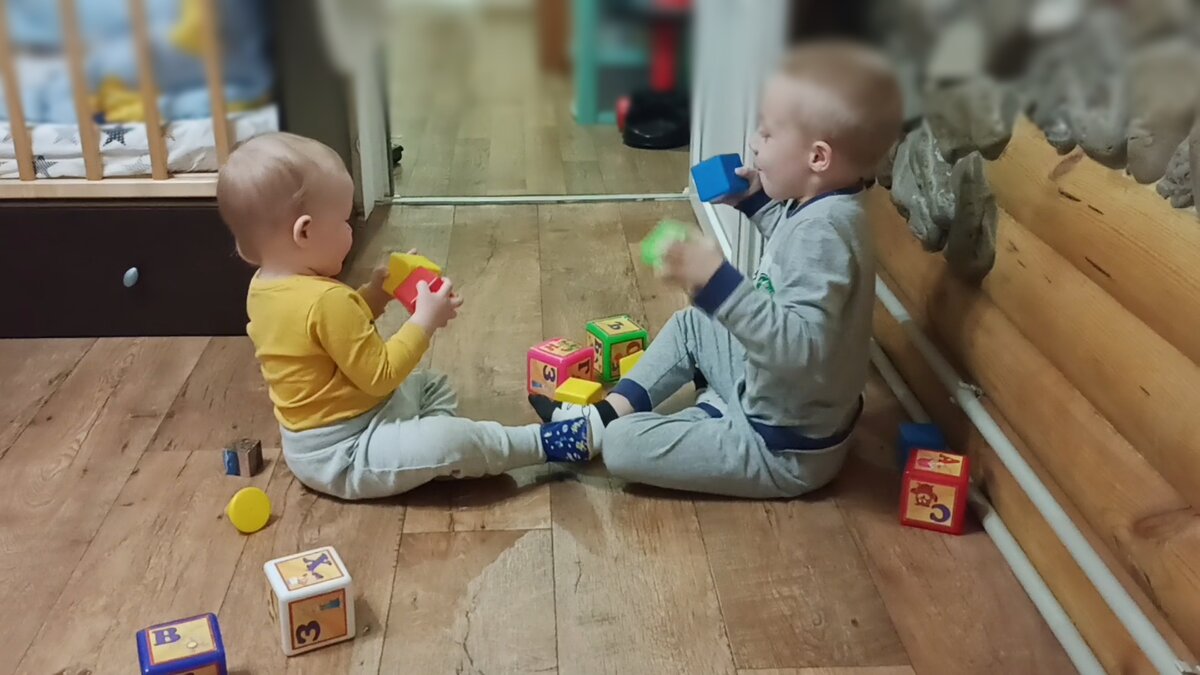 В перерывах с братиком строят на перегонки, новая парная забава) фото автора 