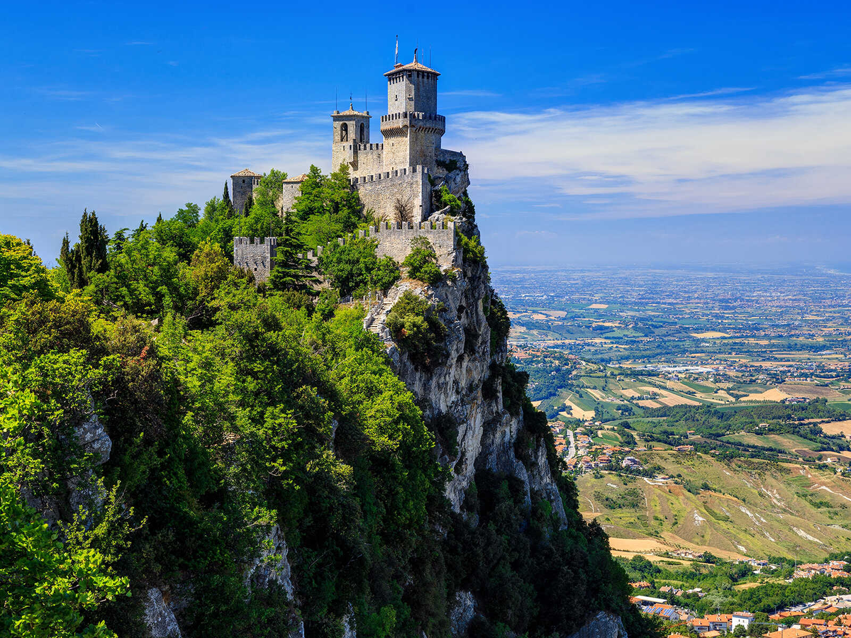 Гора Монте-Титано (одна из башен Сан-Марино башня Гуаита)