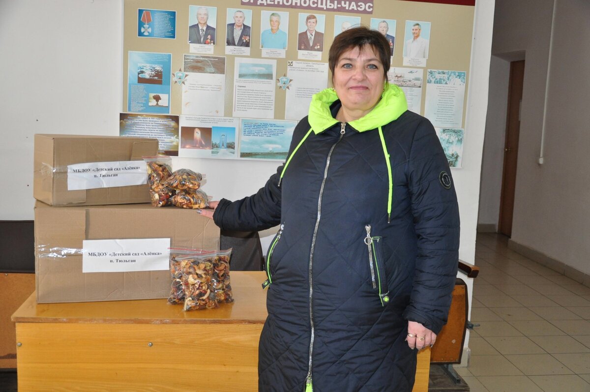  📷    Оренбуржцы отправляют участникам СВО к празднику сгущенное молоко, печенье, мед и чай Кристина Просвиркина