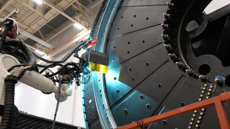 Взгляд крупным планом на один из принтеров компании “Reaper” за работой.