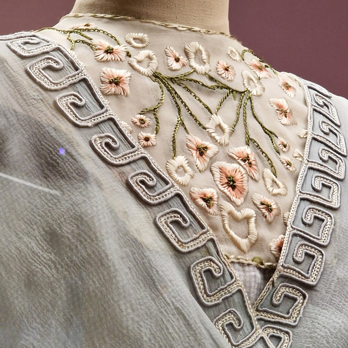 Элементы нарядов, которые носили дочь или внучка суровой купчихи