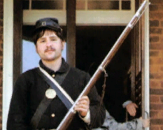 Ларри Холл в форме солдата Союза