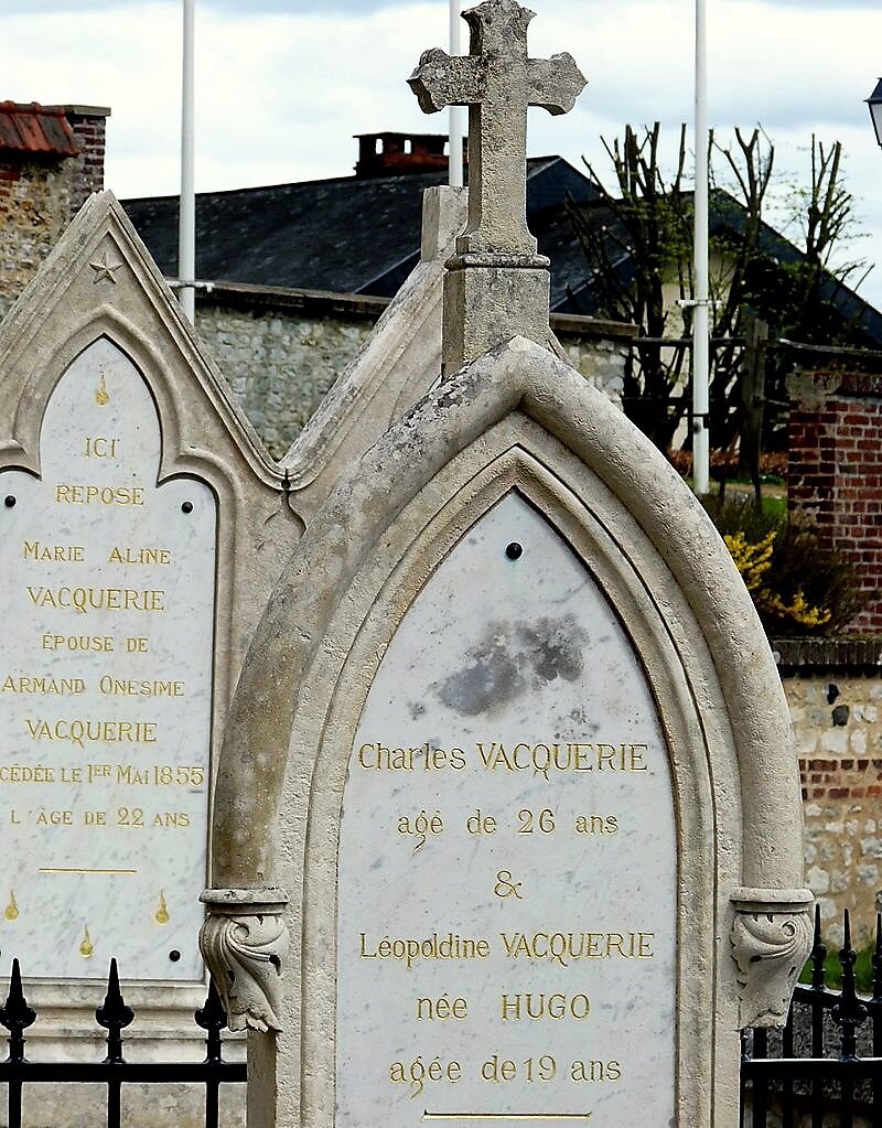 Надгробие Шарля и Леопольдины Вакри на кладбище в Вилькье