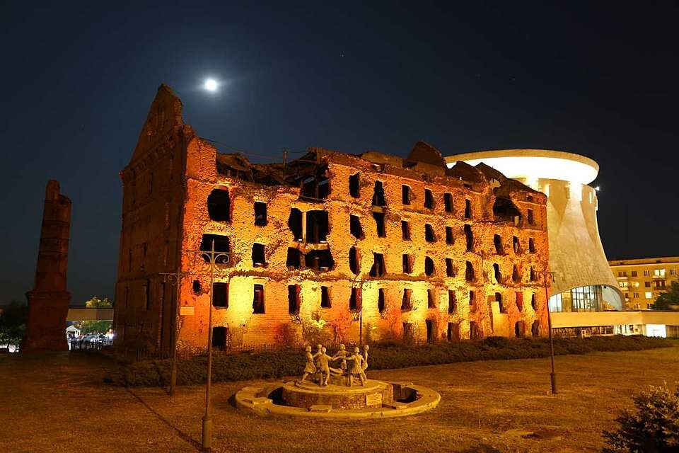 Большинство россиян вспоминает о военных достопримечательностях Сталинграда несколько раз в год, по памятным датам.