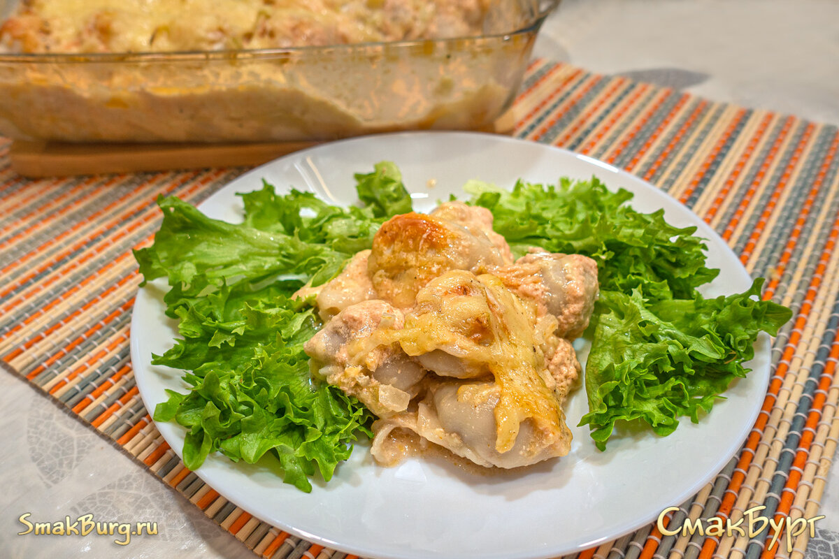 Запеканка из пельменей с сыром в духовке. Блюдо простое, сочное и очень  ароматное! | СмакБург | Дзен